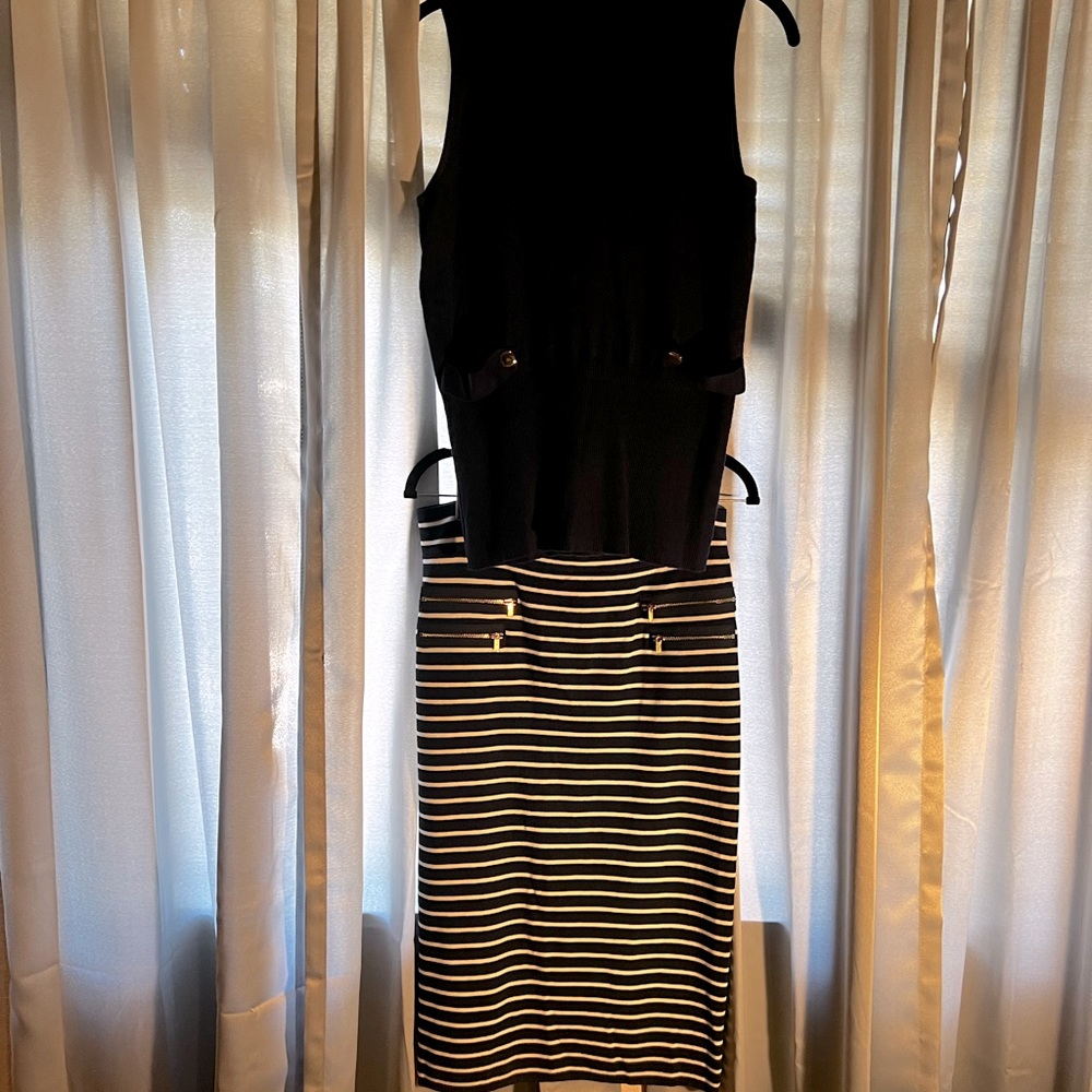 Cache top and bottom (skirt) set.  Navy & White